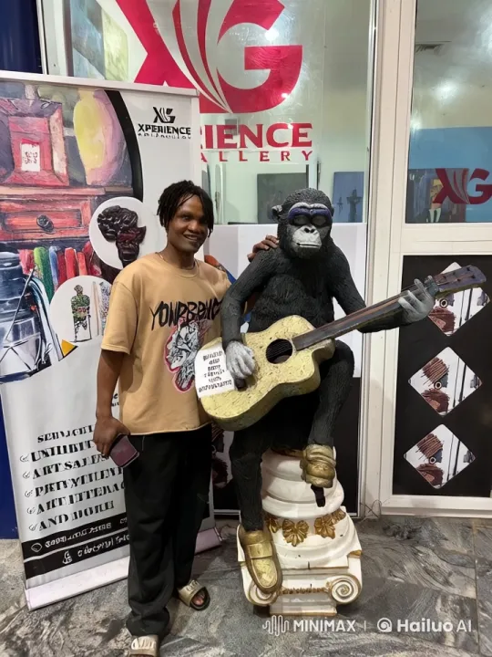 Kung Fu Display in Art Gallery with Chimpanzee Statue – AI Generated Video | Hailuo AI