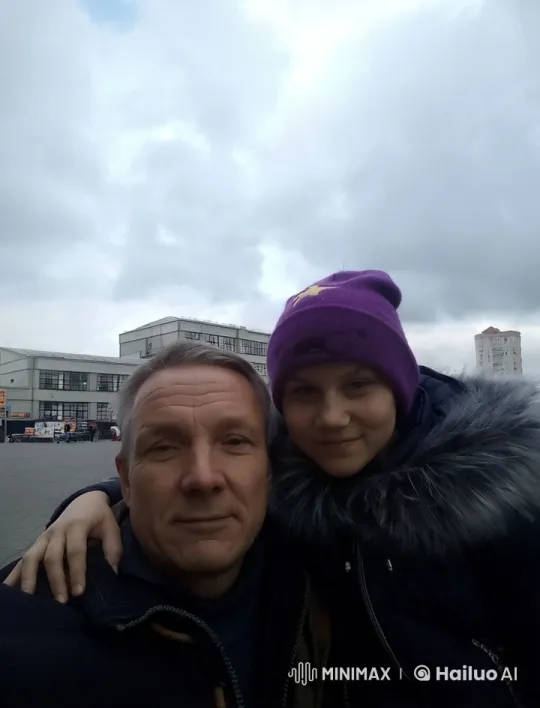 Two Friends Greet on a Cloudy Day in Urban Setting – AI Generated Video | Hailuo AI