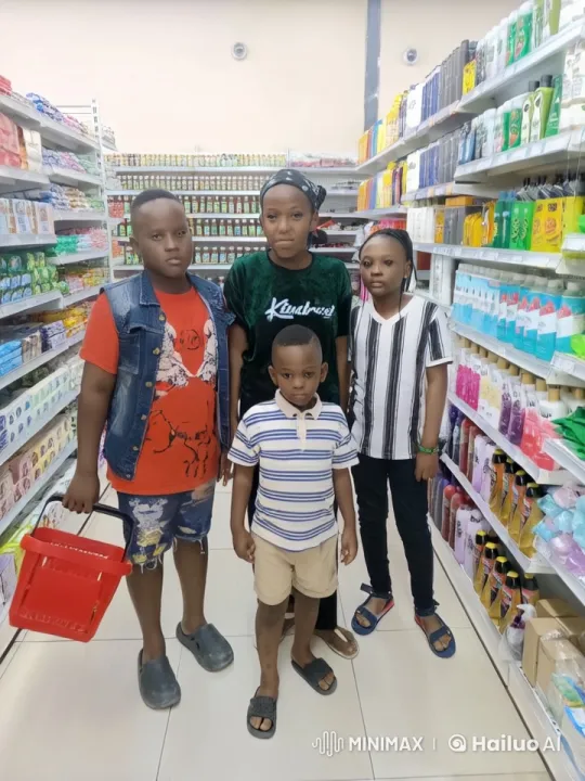 Children Display Kung Fu Skills in Supermarket Aisle – AI Generated Video | Hailuo AI