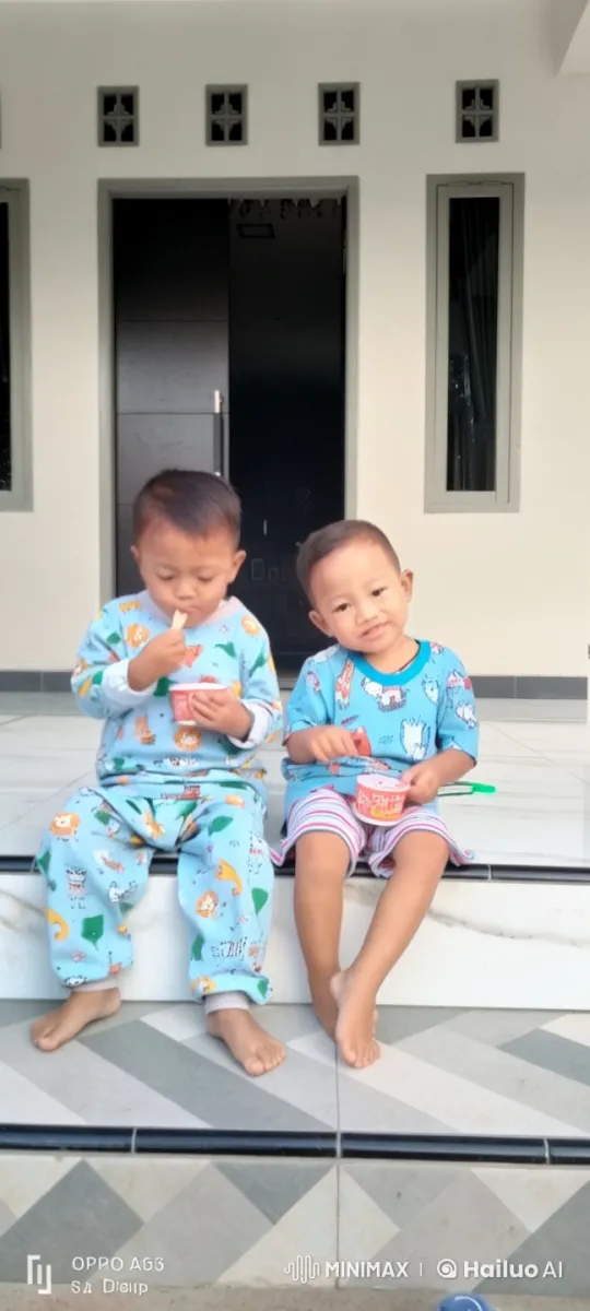 Children in Animal Pajamas Practice Kung Fu on House Steps – AI Generated Video | Hailuo AI