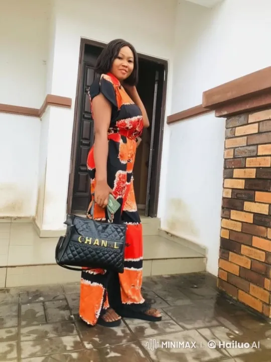 Vibrant Woman Showcases Martial Arts Skills in Live2D Animation – AI Generated Video | Hailuo AI