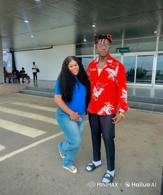 Couple Showcases Impressive Kung Fu at Airport – AI Generated Video | Hailuo AI