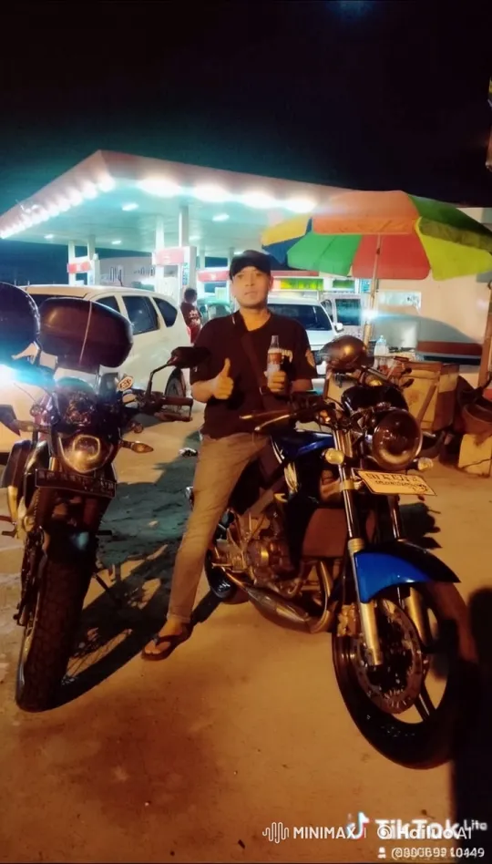 Gas Station Motorcycle Transforms into a Robot – AI Generated Video | Hailuo AI