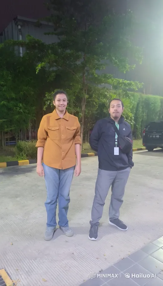 Nighttime Kung Fu Duel in Lush Outdoor Setting – AI Generated Video | Hailuo AI