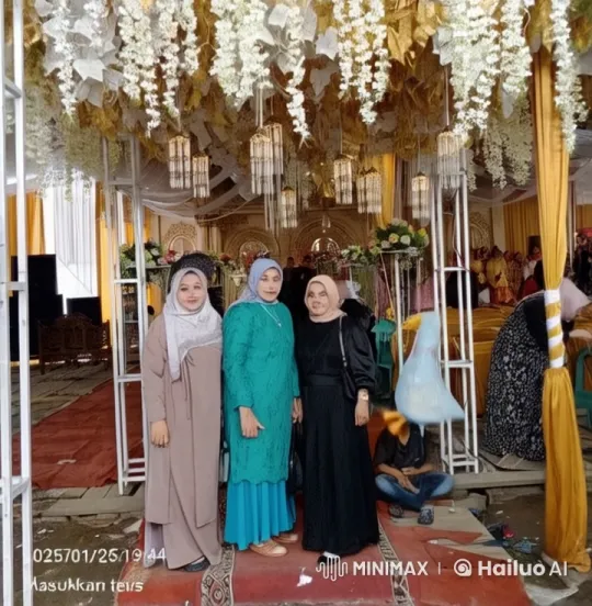 Traditional Attire Kung Fu Performance in Festive Setting – AI Generated Video | Hailuo AI