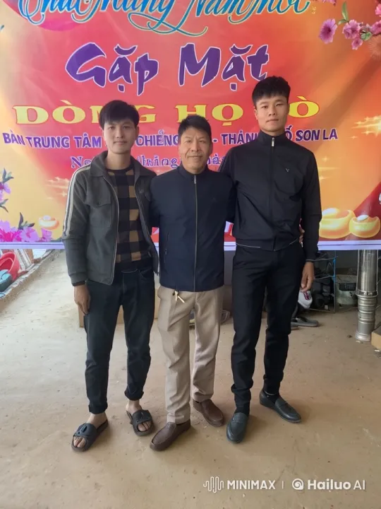 Vietnamese Men Celebrate in Festive Live2D Animation – AI Generated Video | Hailuo AI