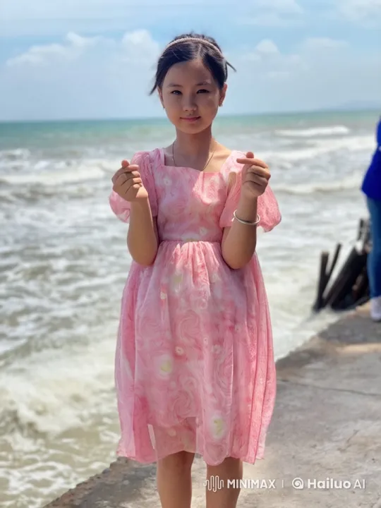Young Woman Plays Saxophone Underwater in Enchanting Live2D Short – AI Generated Video | Hailuo AI