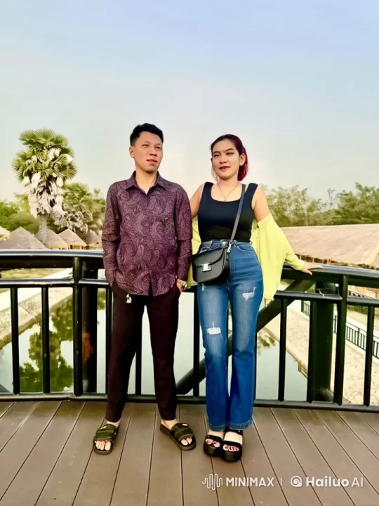 Live2D Animated Fight Scene with Man and Woman – AI Generated Video | Hailuo AI