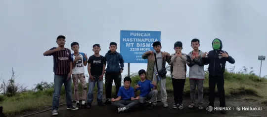 Young Practitioners Showcase Kungfu on Mountain Summit – AI Generated Video | Hailuo AI