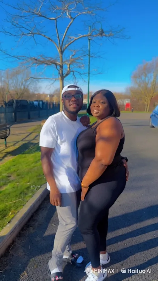Couple's Impressive Kung Fu Fight in Sunny Park – AI Generated Video | Hailuo AI