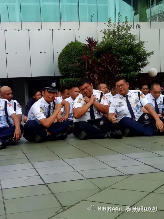 Animated Security Guards Perform Martial Arts in Front of Modern Building – AI Generated Video | Hailuo AI