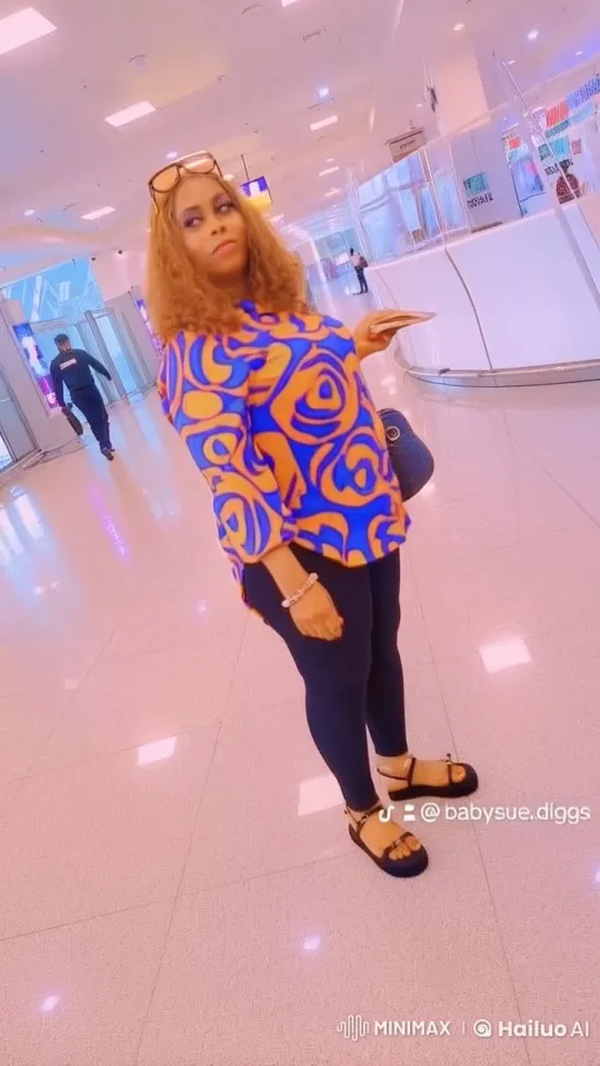 Woman Performs Dramatic Kung Fu and Swordplay in Shopping Mall – AI Generated Video | Hailuo AI