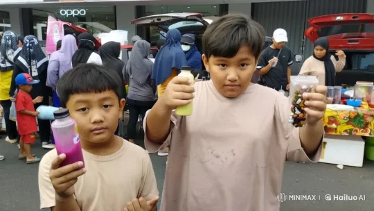 Boys Perform Martial Arts in Bustling Market Setting – AI Generated Video | Hailuo AI