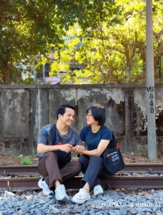Couple Engages in Intense Kung Fu Fight on Railroad Tracks – AI Generated Video | Hailuo AI