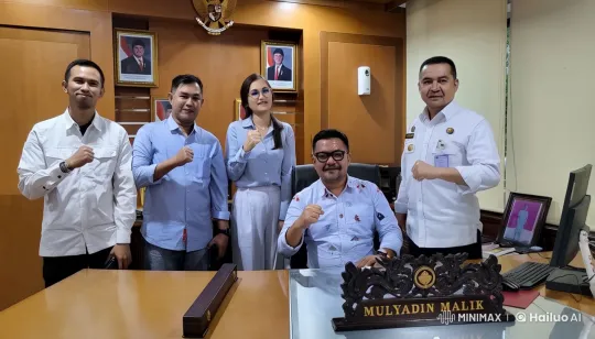 Animated Office Team Poses with Kung Fu in Live2D – AI Generated Video | Hailuo AI