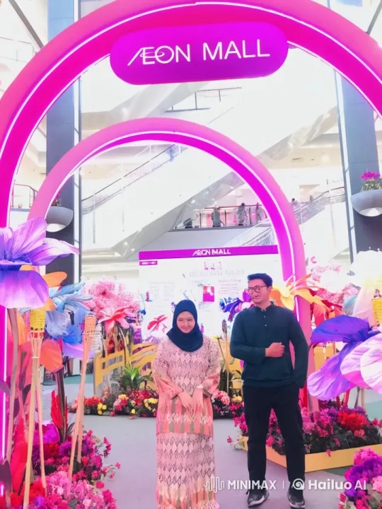 Kung Fu Battle in AEON Mall's Vibrant Decor – AI Generated Video | Hailuo AI