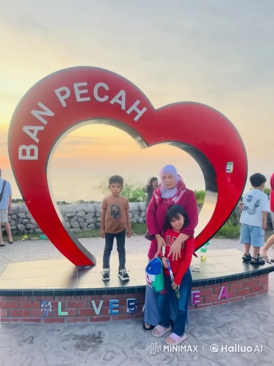Family Scene with Animated Characters at Ban Pecah – AI Generated Video | Hailuo AI