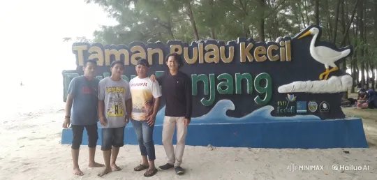 Vibrant Kung Fu Battle in Taman Pulau Kecil Anjang – AI Generated Video | Hailuo AI
