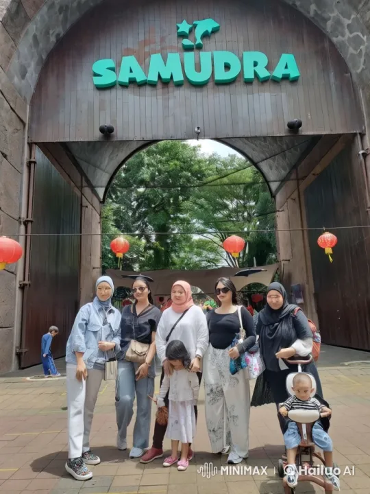 Six Individuals Perform Kungfu at SAMUDRA Entrance – AI Generated Video | Hailuo AI