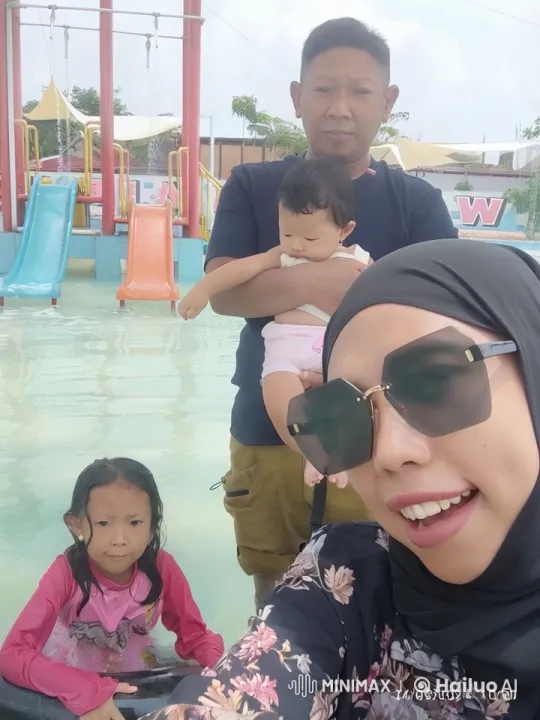 Family Enjoying Water Park Turns into Kung Fu Show – AI Generated Video | Hailuo AI