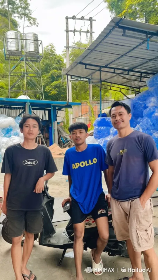 Three Young Men Showcase Athletic Kungfu Skills in Outdoor Setting – AI Generated Video | Hailuo AI