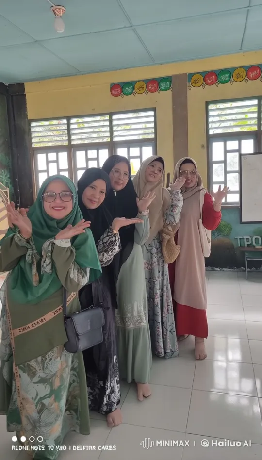 Live2D Animated Women Perform Kung Fu in a Classroom Setting – AI Generated Video | Hailuo AI