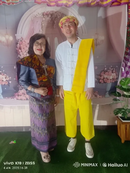 Traditional Attired Duo in Live2D Kung Fu Battle – AI Generated Video | Hailuo AI