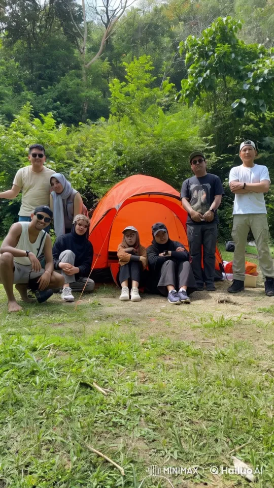 Forest Campers Engage in Lively Kung Fu Display – AI Generated Video | Hailuo AI