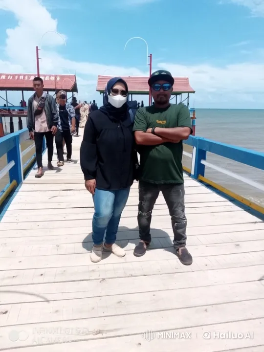 Live2D Animated Kung Fu Fight on Wooden Pier – AI Generated Video | Hailuo AI