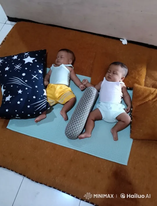 Infant Kungfu Pair Practice Martial Arts Playfully – AI Generated Video | Hailuo AI