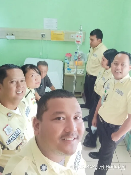 Security Guards Engage in Dynamic Fight in Hospital Room – AI Generated Video | Hailuo AI