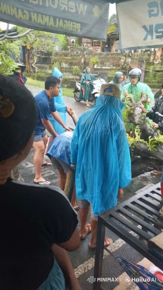 Damp Atmosphere: Rainy Day Kung Fu Showdown – AI Generated Video | Hailuo AI