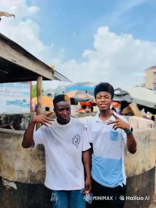 Young Men Engage in Dynamic Kung Fu Fight at Market – AI Generated Video | Hailuo AI
