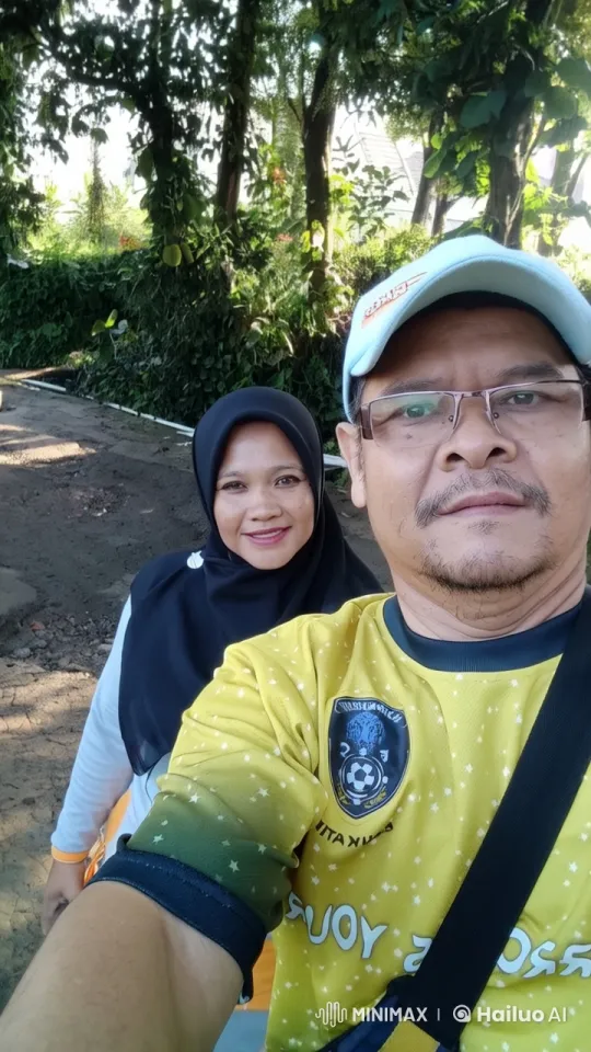Football Jersey Man Takes Selfie in Lush Park Setting – AI Generated Video | Hailuo AI