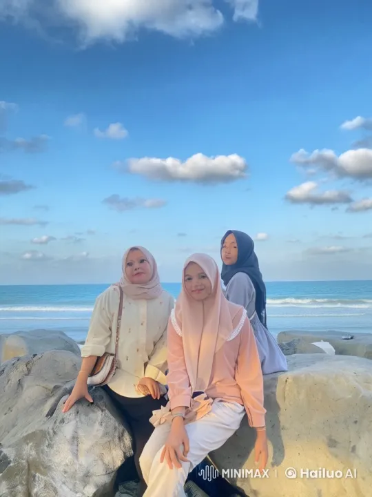 Beachside Kungfu Showdown: Live2D Animated Women in Action – AI Generated Video | Hailuo AI