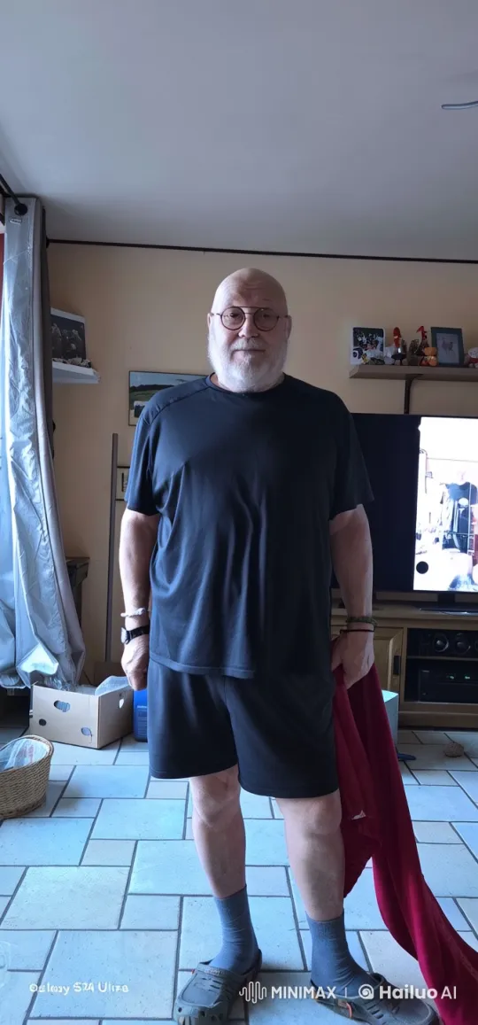 Middle-Aged Man Demonstrates Impressive Kungfu Skills in Live2D Animation – AI Generated Video | Hailuo AI
