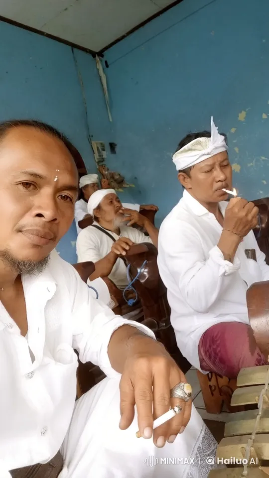 Traditional Attire Men Engage in Kungfu-Inspired Movements – AI Generated Video | Hailuo AI
