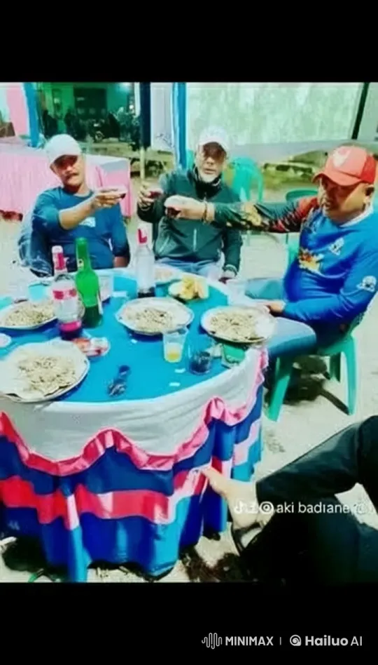 Animated Friends' Playful Meal Fight – AI Generated Video | Hailuo AI