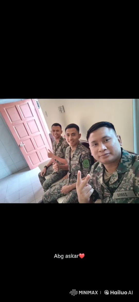 Camouflaged Soldiers Demonstrate Coordinated Combat Moves – AI Generated Video | Hailuo AI