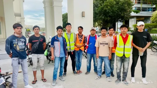Construction Workers Demonstrate Martial Arts in Live2D Video – AI Generated Video | Hailuo AI