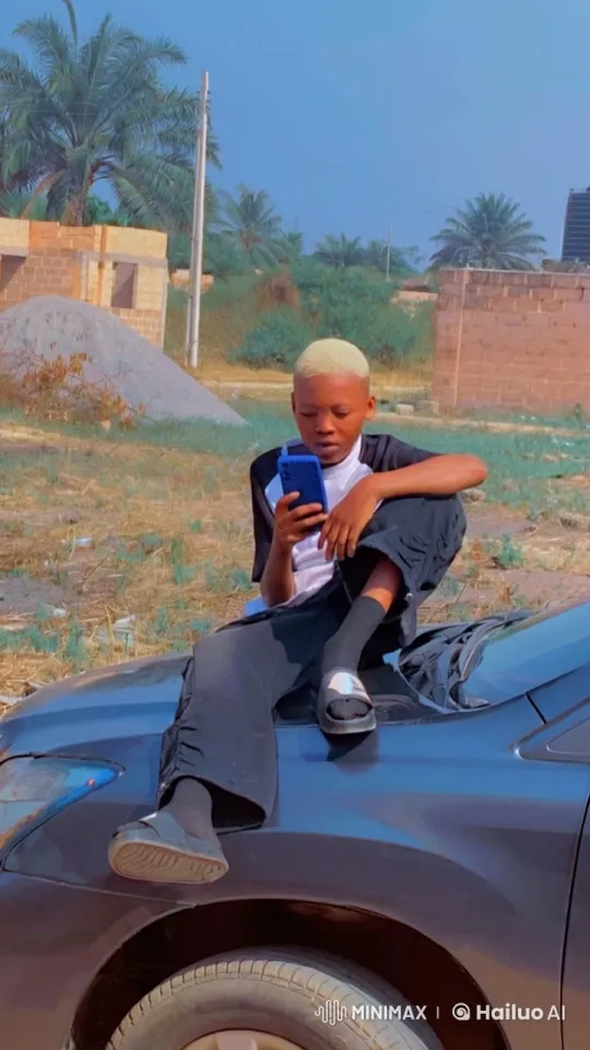 Young Man Performs Kung Fu on Car Hood – AI Generated Video | Hailuo AI