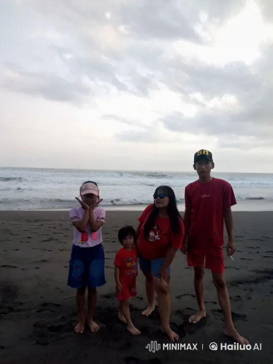 Family Performs Kung Fu on Beach with Energetic Flair – AI Generated Video | Hailuo AI