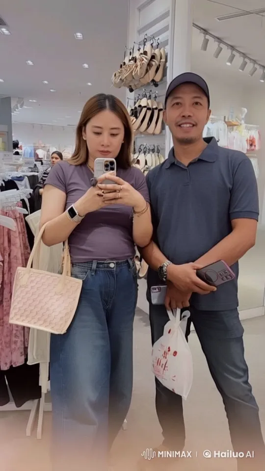 Clothing Store Transforms into Kungfu Showdown – AI Generated Video | Hailuo AI
