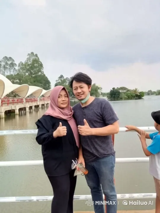 Couple Showcases Martial Arts on Scenic Bridge – AI Generated Video | Hailuo AI