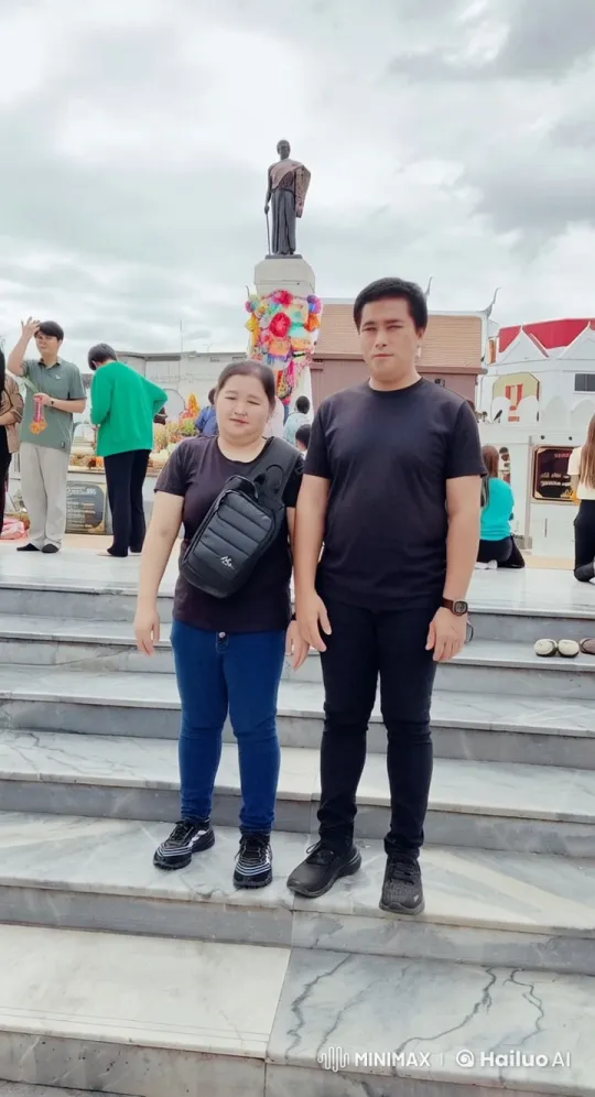 Dynamic Kungfu Performance in Lively Outdoor Setting – AI Generated Video | Hailuo AI