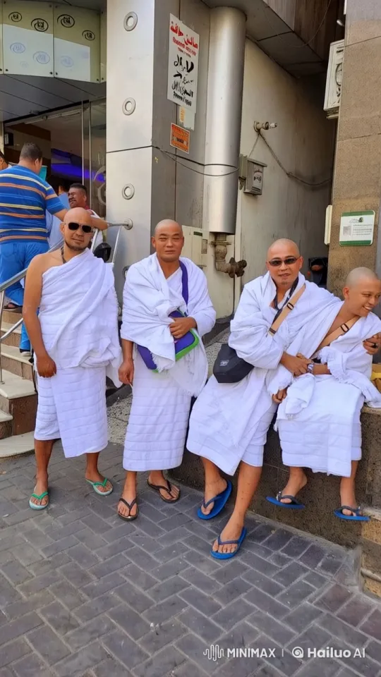 Live2D Animation: Ihram-Garbed Individuals Outside Barber Shop – AI Generated Video | Hailuo AI