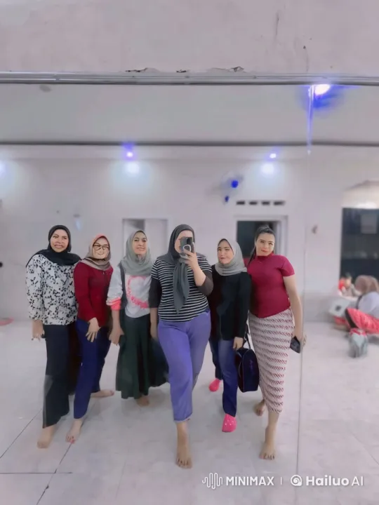 Six Women Practicing Kung Fu in Brightly Lit Room – AI Generated Video | Hailuo AI