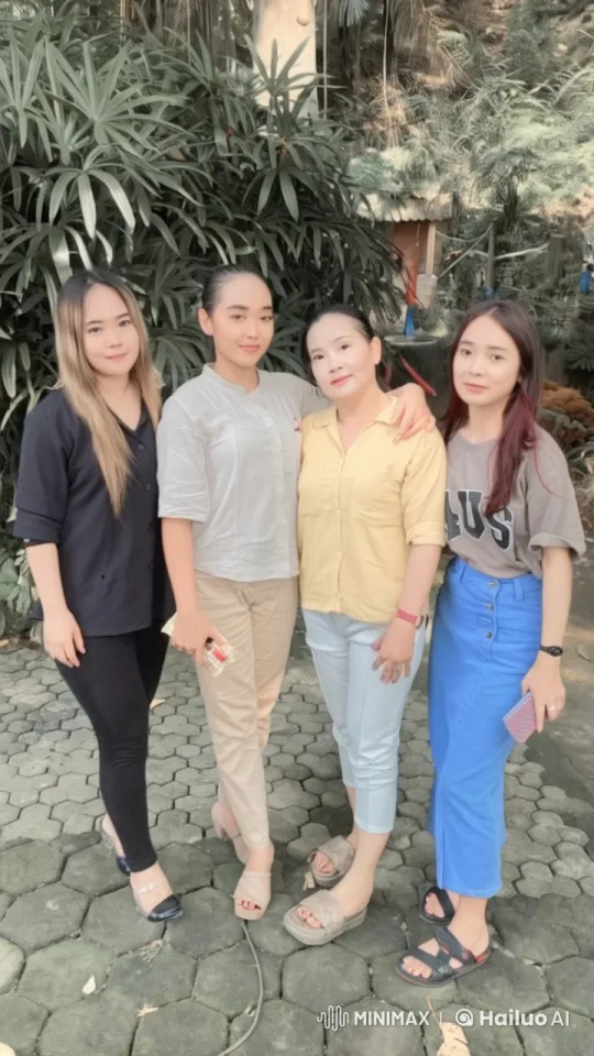 Live2D Video: Group of Casual-Dressed People Performing Kungfu in a Natural Setting – AI Generated Video | Hailuo AI