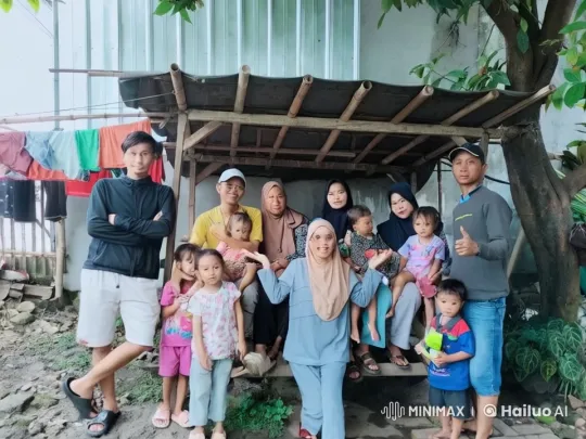 Family and Friends Celebrate Kungfu Skills in Open Shelter – AI Generated Video | Hailuo AI
