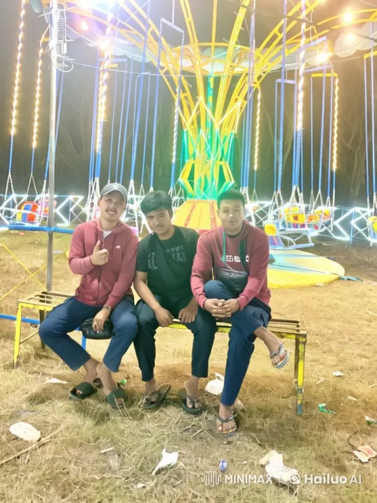 Young Men Perform Synchronized Kungfu on Amusement Park Bench – AI Generated Video | Hailuo AI